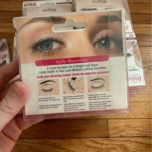 30 pairs of false eyelashes